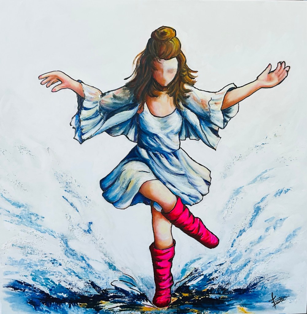 Toile blanche, une jeune femme vêtue d’une robe blanche et de bottes roses saute dans une flaque d’eau